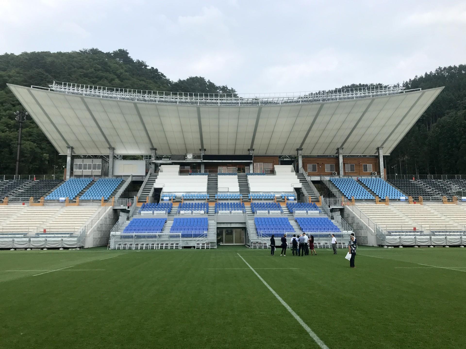 Det flotte rugby-stadion. 10.000 af de 16.000 siddepladser er midlertidige og vil blive pillet ned igen efter verdensmesterskaberne.