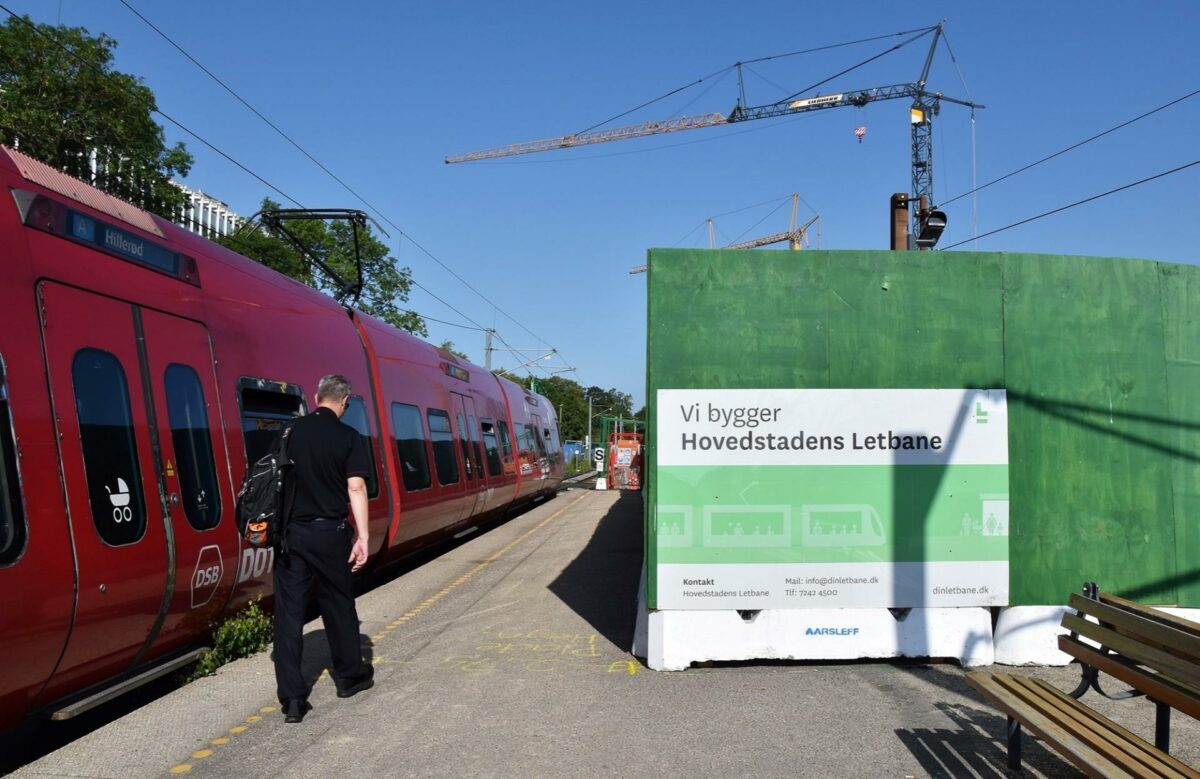 Hindringer i jorden forsinker tunnelarbejdet på Lyngby Station. Pressefoto.