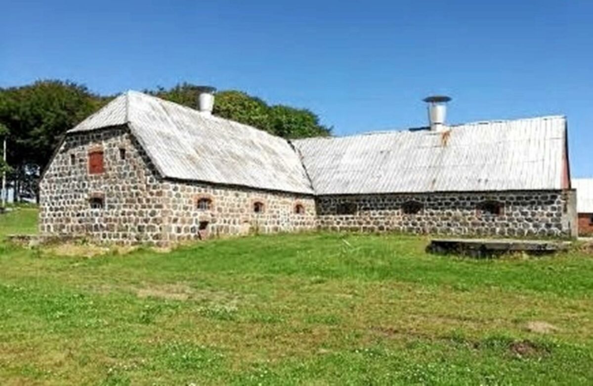 Denne gård i Frederikshavn risikerer at blive revet ned - det til trods for, at den er bevaringsværdig. Foto: Frederikshavn Kommune.