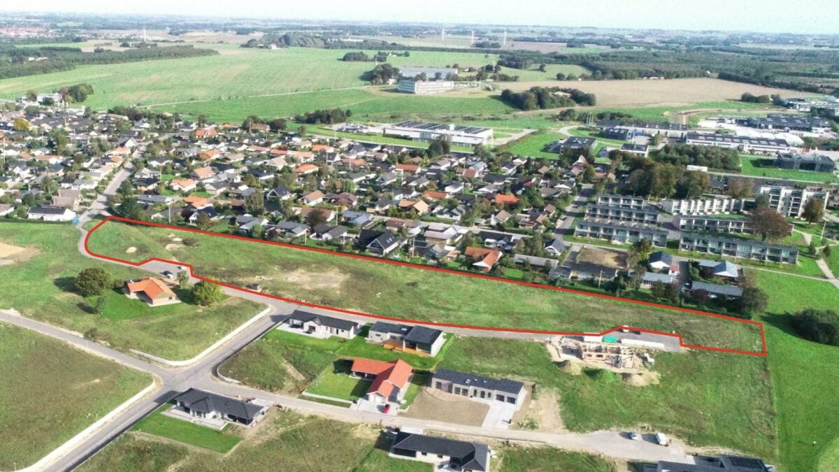 Kommunen har solgt denne storparcel, hvor der skal opføres 38 boliger i løbet af de kommende små to år.