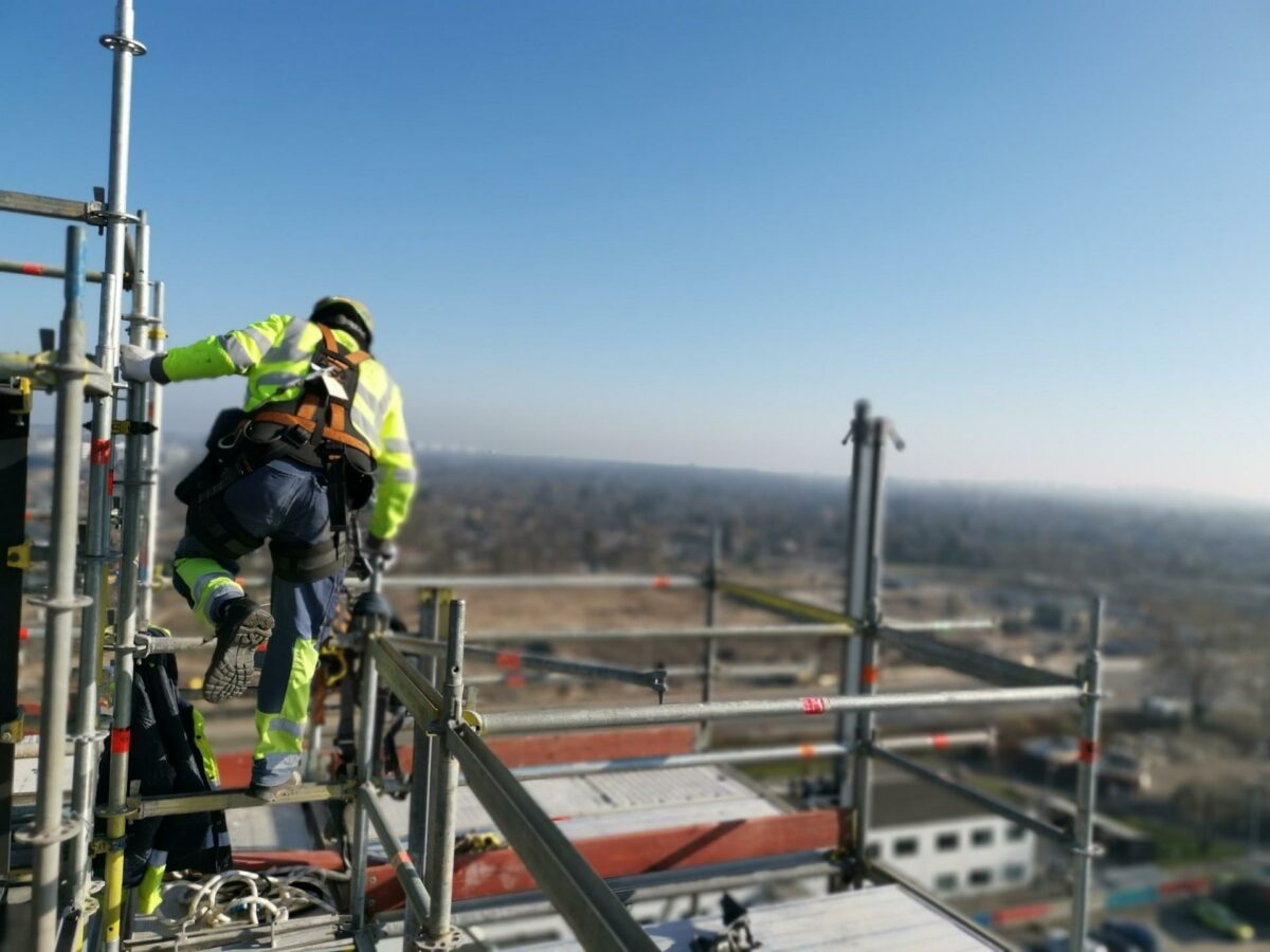 En ISO9001 certificering kommer ikke af sig selv, men hos Dansk Stillads Service A/S har man taget kampen og vundet retten til det positive stempel. Foto: Dansk Stillads Service A/S.