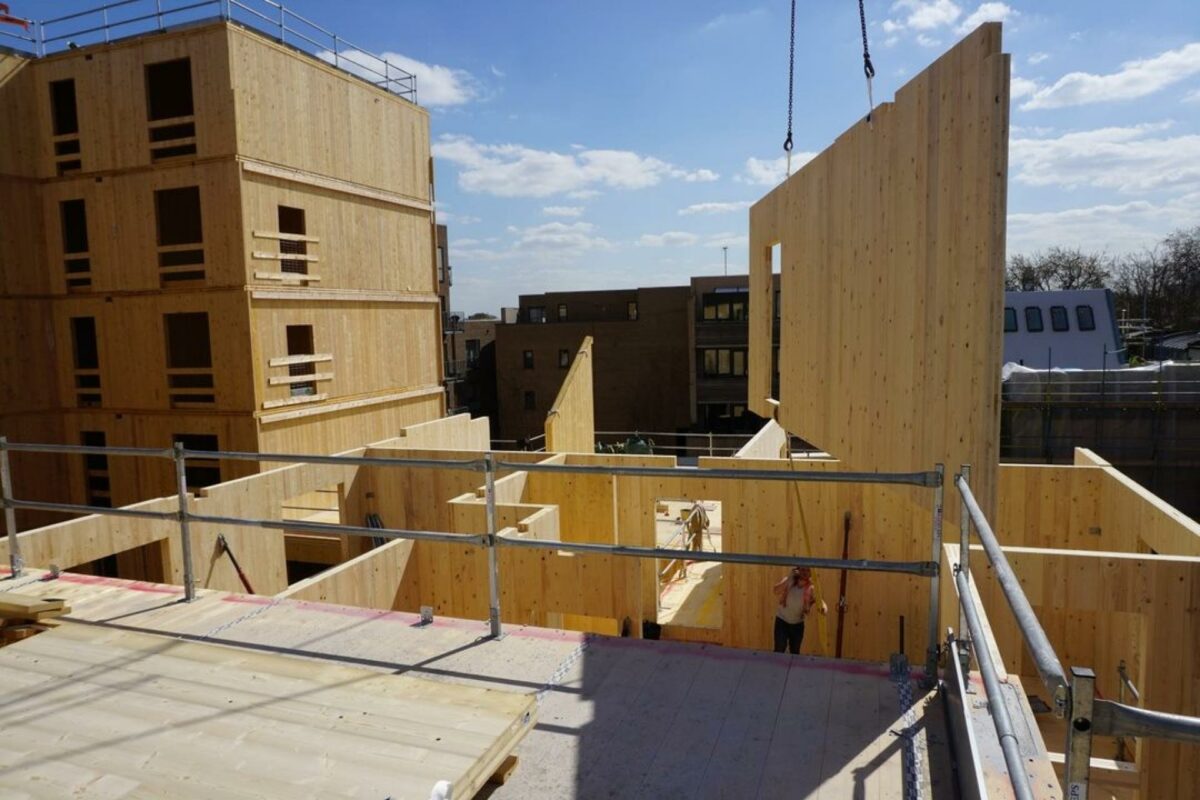 Træ skal i højere grad bruges i byggeriet, end det gør i dag. Men det bliver ikke et farvel til beton som byggemateriale. Foto: Mikael Koch.