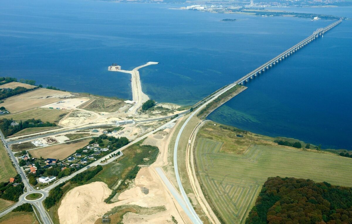 Byggeriet af Den nye Storstrømsbro skaber stor nysgerrighed, som det nye besøgscenter skal forsøge at tilfredsstille. Foto: Vejdirektoratet.