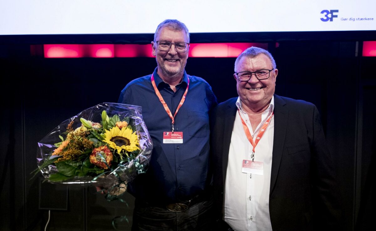 53-årige Claus von Elling (tv.) er ny formand for byggegruppen i 3F. Her er han flankeret af sin forgænger, Kim Lind Larsen. Foto: Joachim Rode.