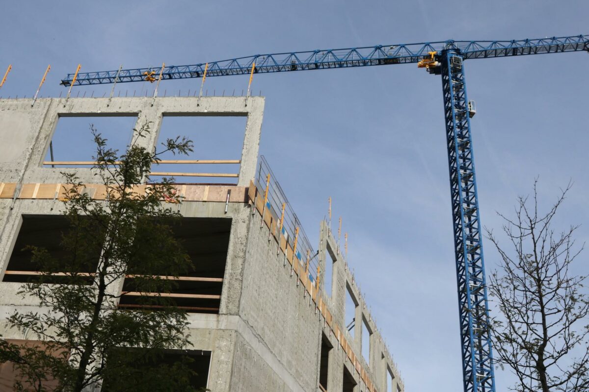 Størstedelen af vores bygningsmasse bygger på beton, og det vil nok ikke ændre sig markant i de kommende år. Arkivfoto: Torben Jastram.