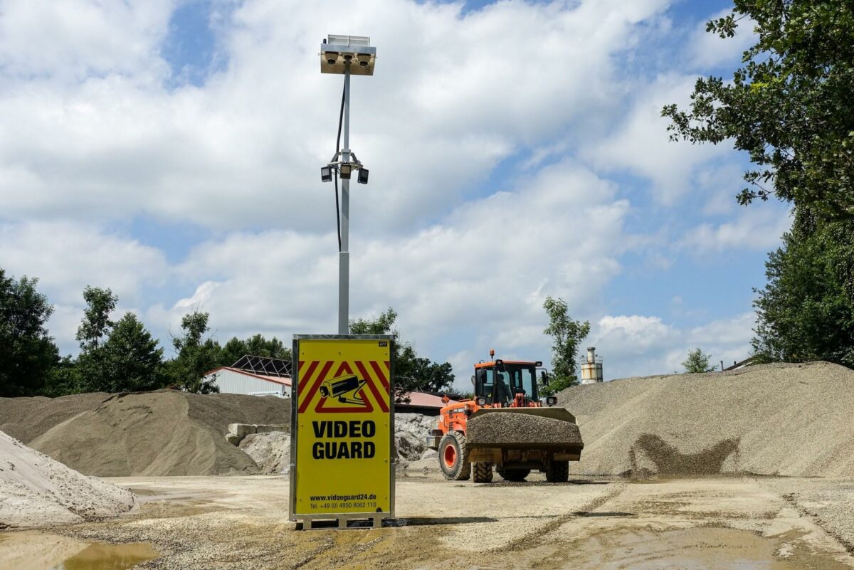 Her passer Video Guard Denmark på byggepladsen. De bider ikke, men kigger slynglerne over skulderen. Foto: Video Guard Denmark.