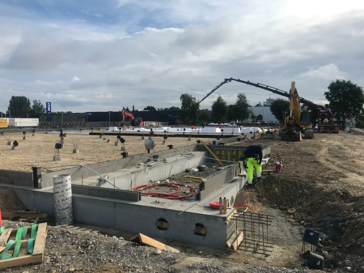 Håndværkerne er ved at være klar til rejsegilde i den kommende Stark i Hørsholm, som forventes at åbne omkring 1. marts næste år. Pressefoto.