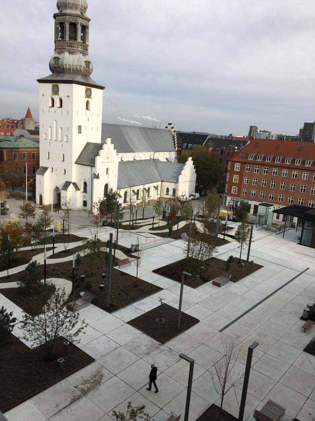 Både beplantning og bygniner er nye. Kirken i centrum er dog ikke - om nogen skulle være i tvivl. Foto: NCC.