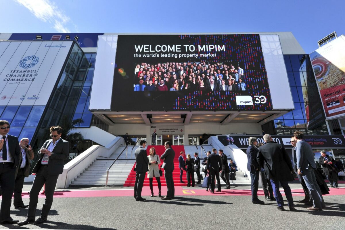 Midt i marts er der igen Mipim. Byggesocietetet håber på at den danske stand i 2020 kan få en bredere geografisk opbakning. Foto: V. DESJARDINS/IMAGE&CO.