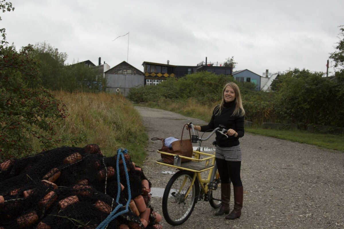 I sommers tog 35-årige Rikke Rohr initiativ til et folkemøde i Sydhavnen som blev holdt på den affredede Stejleplads, hvor der mod hendes vilje skal bygges mange boliger. Arkivfoto: Louise Gregersen.