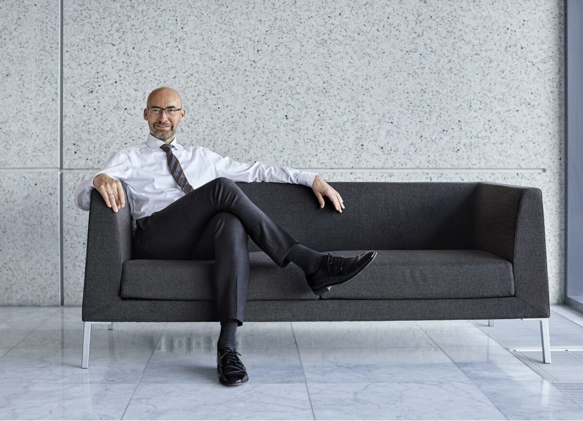Selvom der også er plads til en arkitektvirksomhed i Niras-sofaen, så er der ikke umiddelbart planer om hverken opkøb eller fusion, siger CEO Carsten Toft Boesen, Niras.