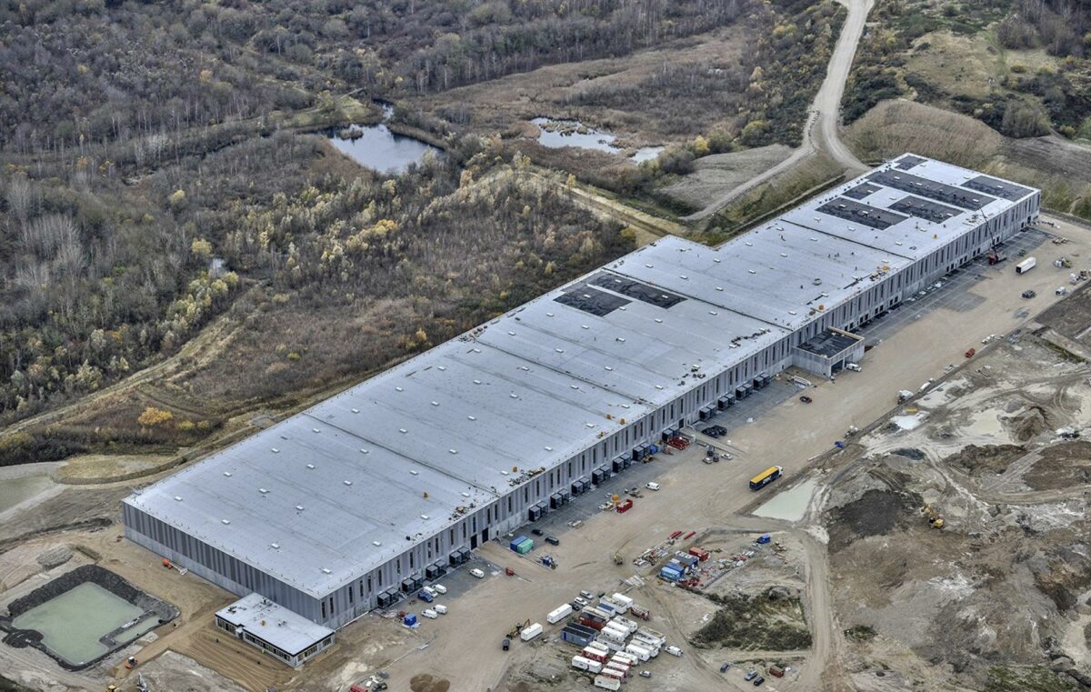 Det 150.000 kvadratmeter store projekterede byggeri bliver DSV's største logistikhub i Norden. Pressefoto.