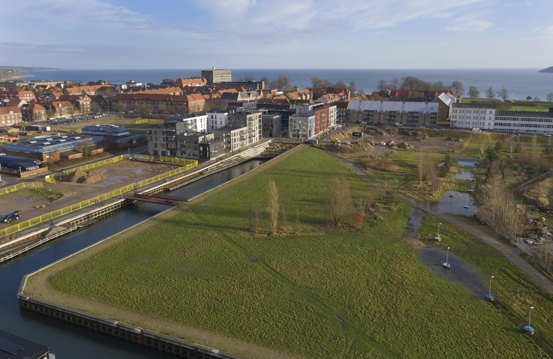 Det er her i Fredericia, at de mange boliger skal skyde op. Foto: Cluas Fisker.