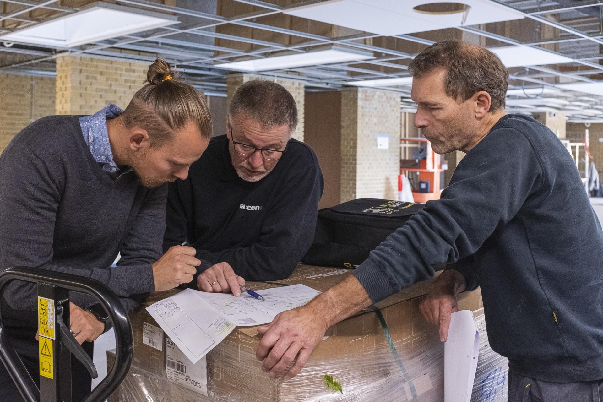 Kommunikation er en af nøglestenene i lean. Her er et billede fra partnerskabet ByK med TRUST, som bruger leanværktøjerne. Foto: Lars Engelgaar.