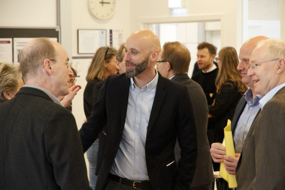 Build blev onsdag og torsdag indviet med receptioner i København og Aalborg. Der blev samtidig budt velkommen til den nye institutleder Lars Pico Geerdsen (i midten). Foto: AAU.