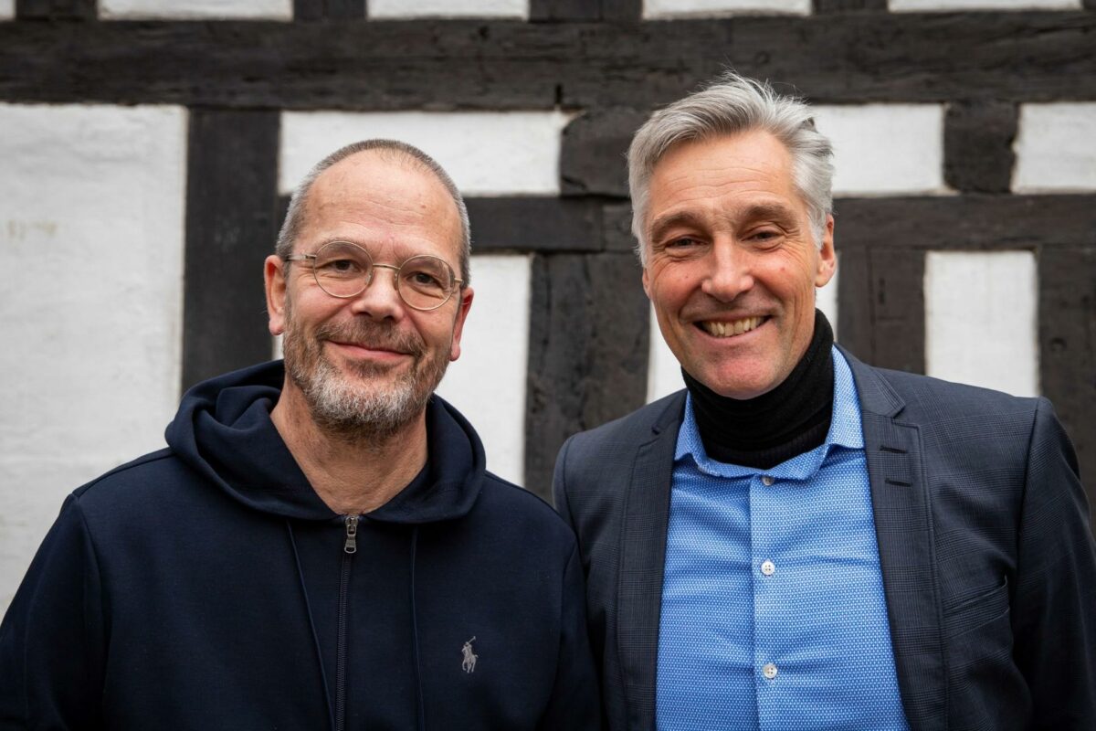 Rektor for Arkitektskolen Aarhus Torben Nielsen (tv.) skal fremover arbejde sammen med skolens nye bestyrelsesformand Carsten With Thygesen. Pressefoto.