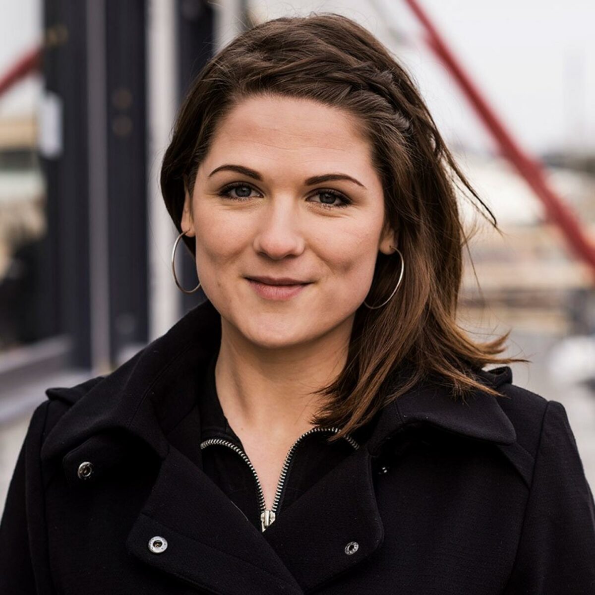 Katrine Starling er nyuddannet bæredygtighedsleder hos Jönsson Entreprise. Målet er, at hun skal være med til at øge andelen af DGNB-byggeri. Pressefoto.