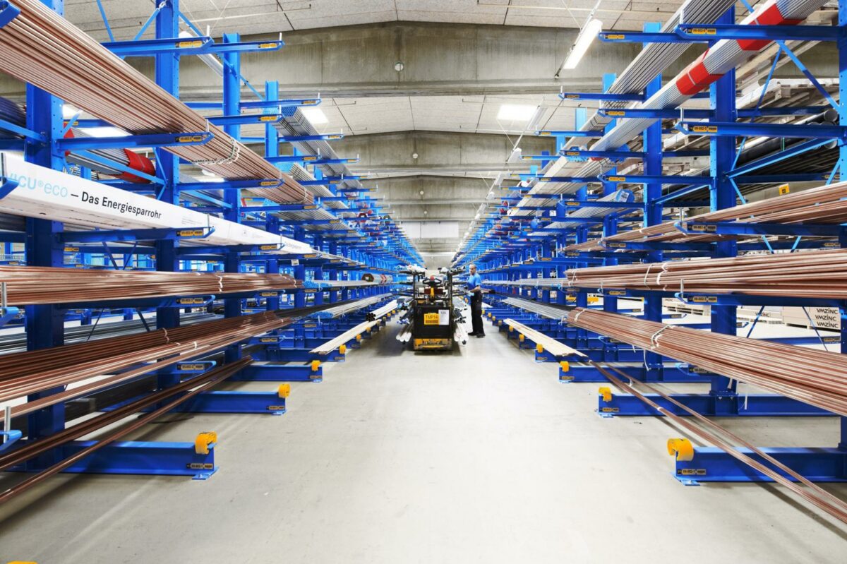 De nye tiltag hos Sanistål går blandt andet ud på at få beskrevet, hvordan de ansatte skal udføre deres arbejde og registrere alle nær-ved-ulykker. Foto: Sanistål.