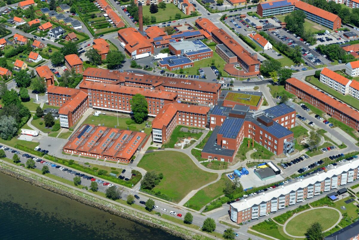 Fase 2 af moderniseringen af Nykøbing F. Sygehus blev godkendt af Regionsrådsmøde i begyndelsen af 2019. Målet er at: styrke sygehuset som akutsygehus, skabe tidssvarende faciliteter for patienter, pårørende og personale og sikre en styrket rekruttering og fastholdelse af nøglepersonel. Foto: Region Sjælland.