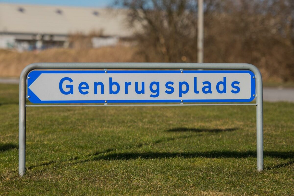 Kommuner over hele landet har nu genåbnet mindst én genbrugsplads for erhvervsaffald i hver kommune, så virksomhederne igen kan komme af med deres affald og holde hjulene i gang. Foto: Colourbox.