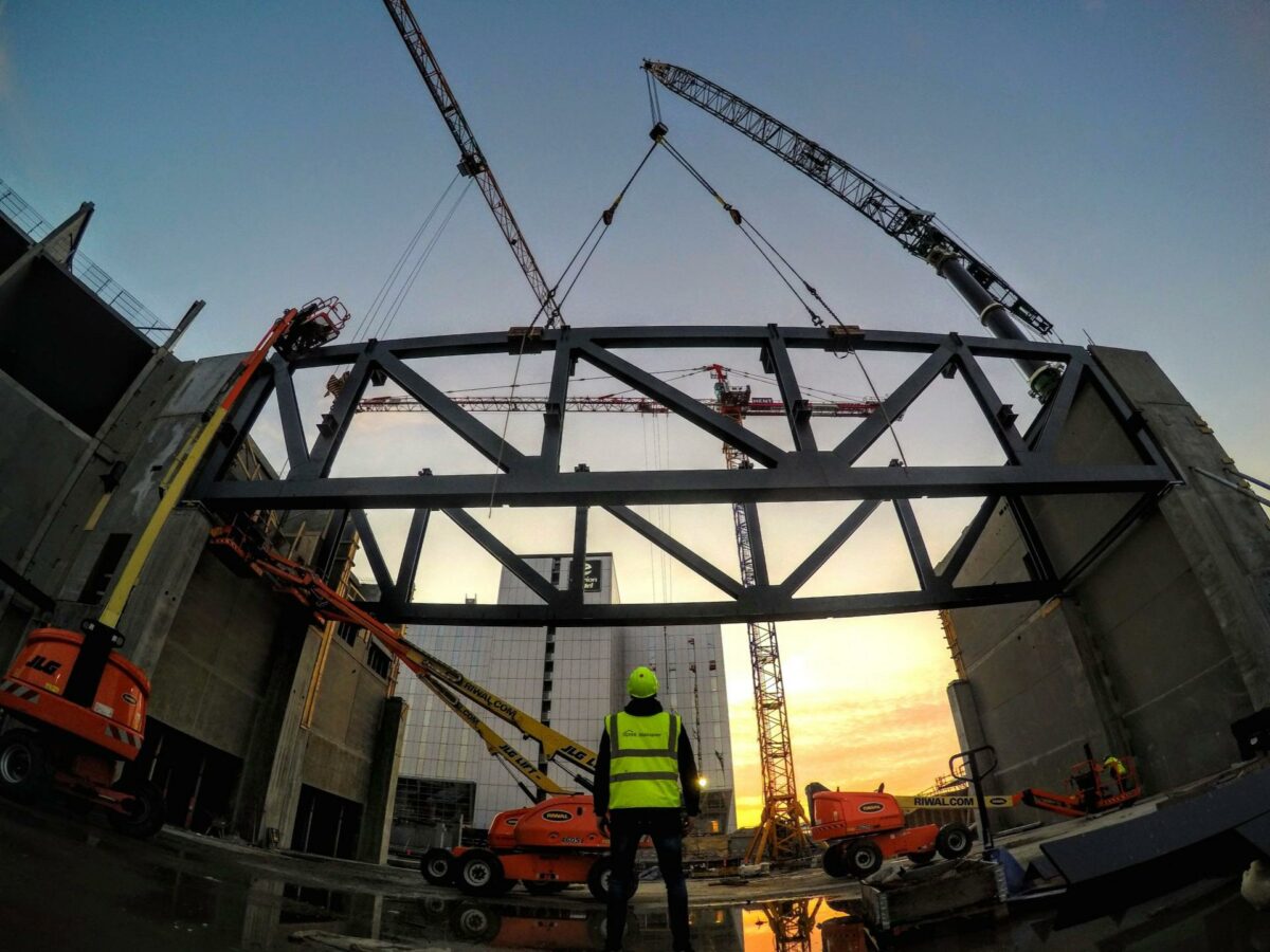 65 ton vejer hvert stålgitter. Pressefoto.