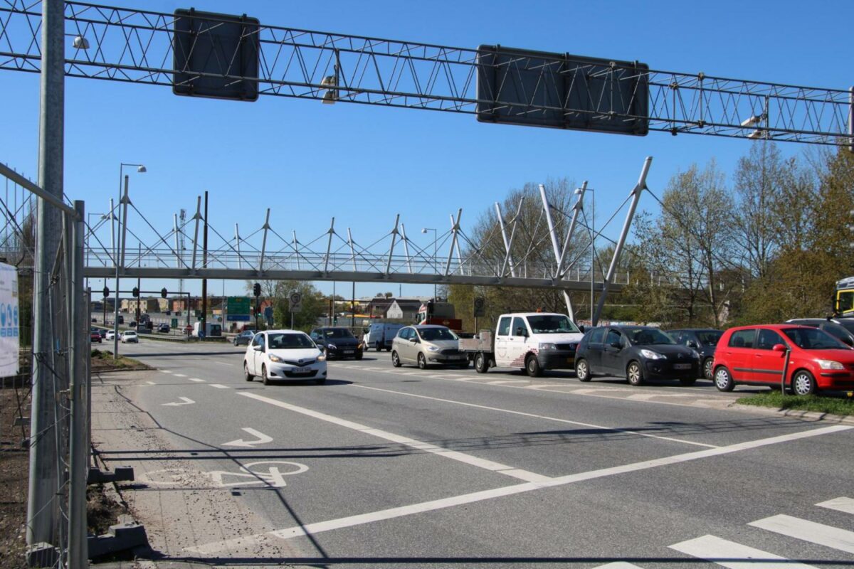 Den nye bro for bløde trafikanter over Holbækmotorvejen har været undervejs siden 2012. Fredag åbner broen. Foto: Louise Gregersen