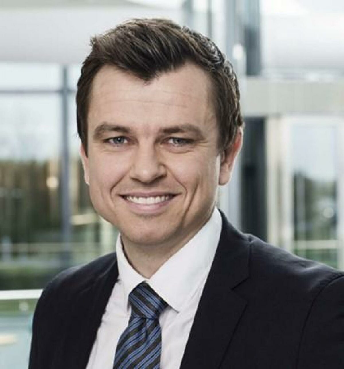 Over de seneste femten år har Henrik Skak Bender arbejdet i førende internationale virksomheder som Mærsk og McKinsey & Co og senest i WS Audiology. Han tiltræder nu en nyoprettet stilling hos NREP. Foto: NREP.