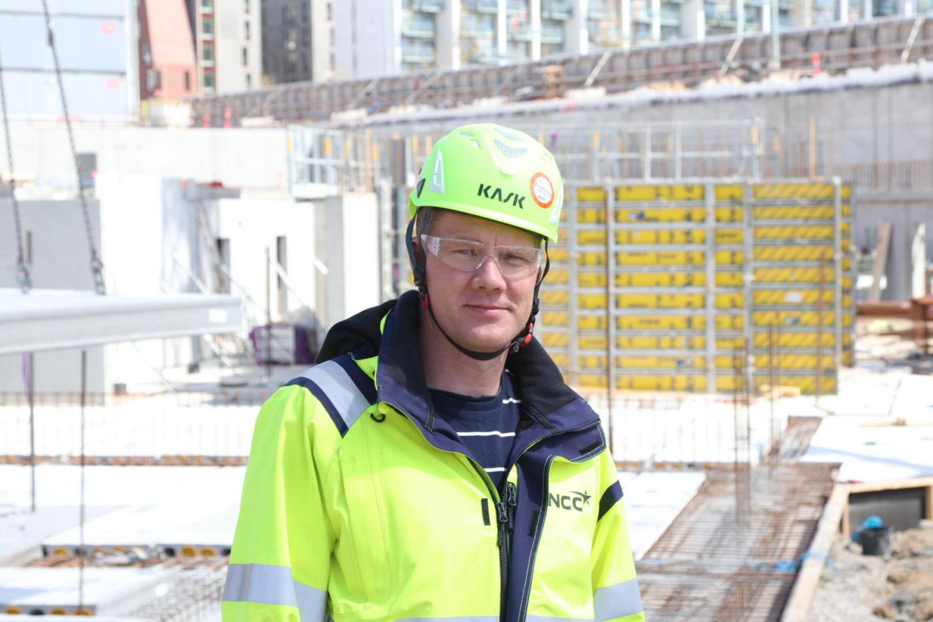 Senior projektchef Henning Poulsen har tidligere været med til at opføre både Isbjerget og Havneholmen andetsteds på Aarhus Ø. Foto: Torben Jastram.