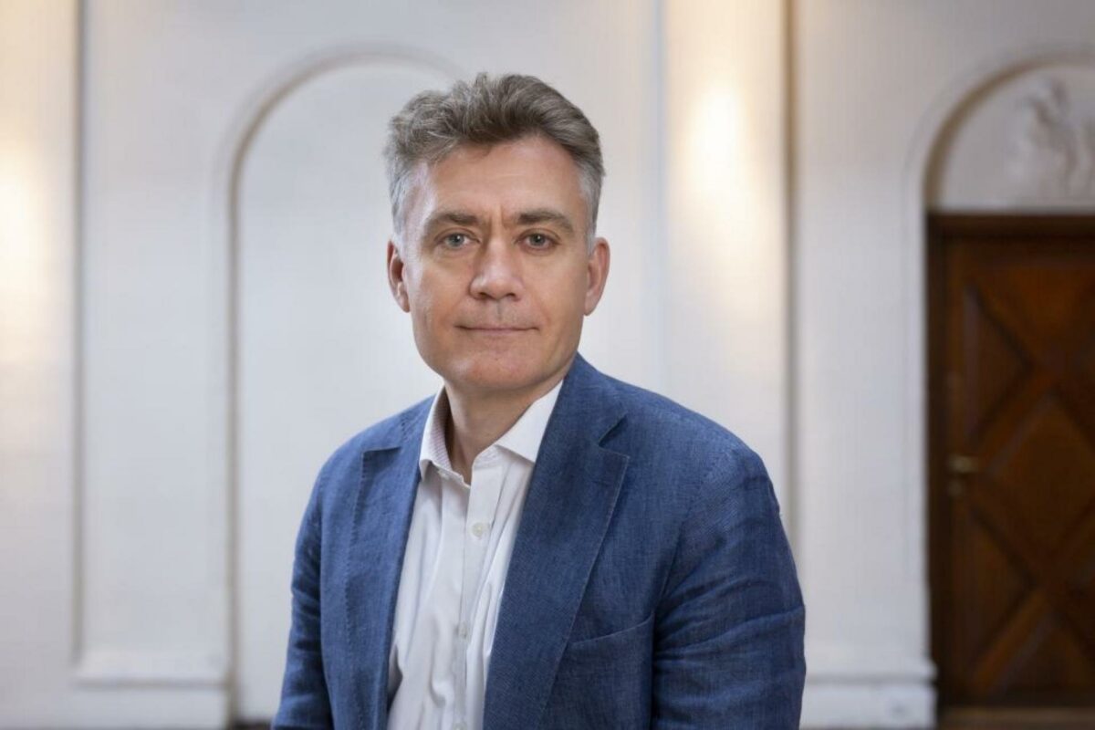 Henrik L. Bang fra Bygherreforeningen er gået sammen med Gentofte Ejendomme og Vejdirektoratet i et nyt samarbejde, som skal mindske antallet af arbejdsulykker i byggeriet. Pressefoto. 