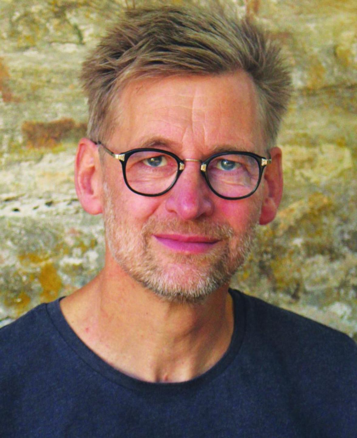 Rehva hædrer Ole Teisen for hans arbejde med comissioning. Pressefoto. 