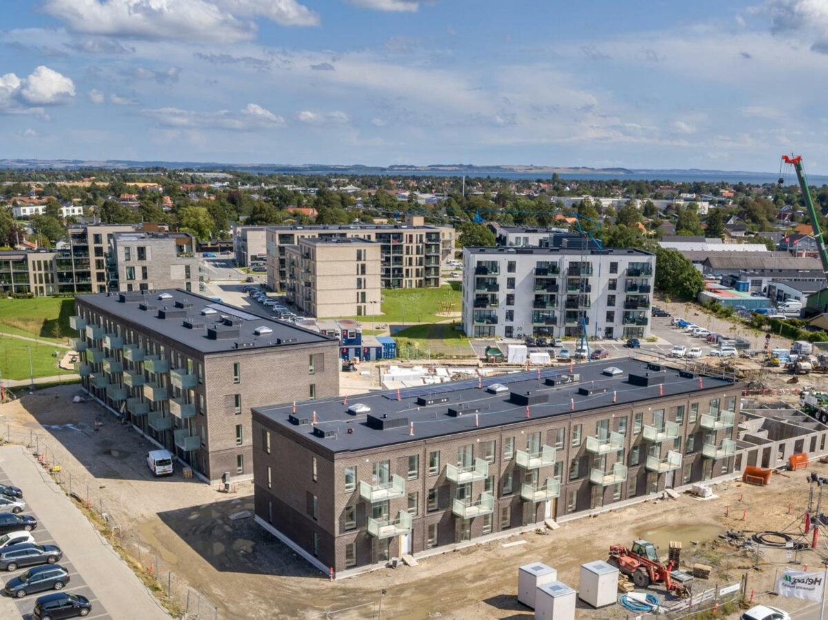 Sælger af de 100 lejligheder i Risskov er en del af et større projekt, som opføres af den private investor JN Group Kolding A/S. Ejendommen er solgt for et større trecifret millionbeløb. Colliers Aarhus har formidlet salget. Foto: Colliers.