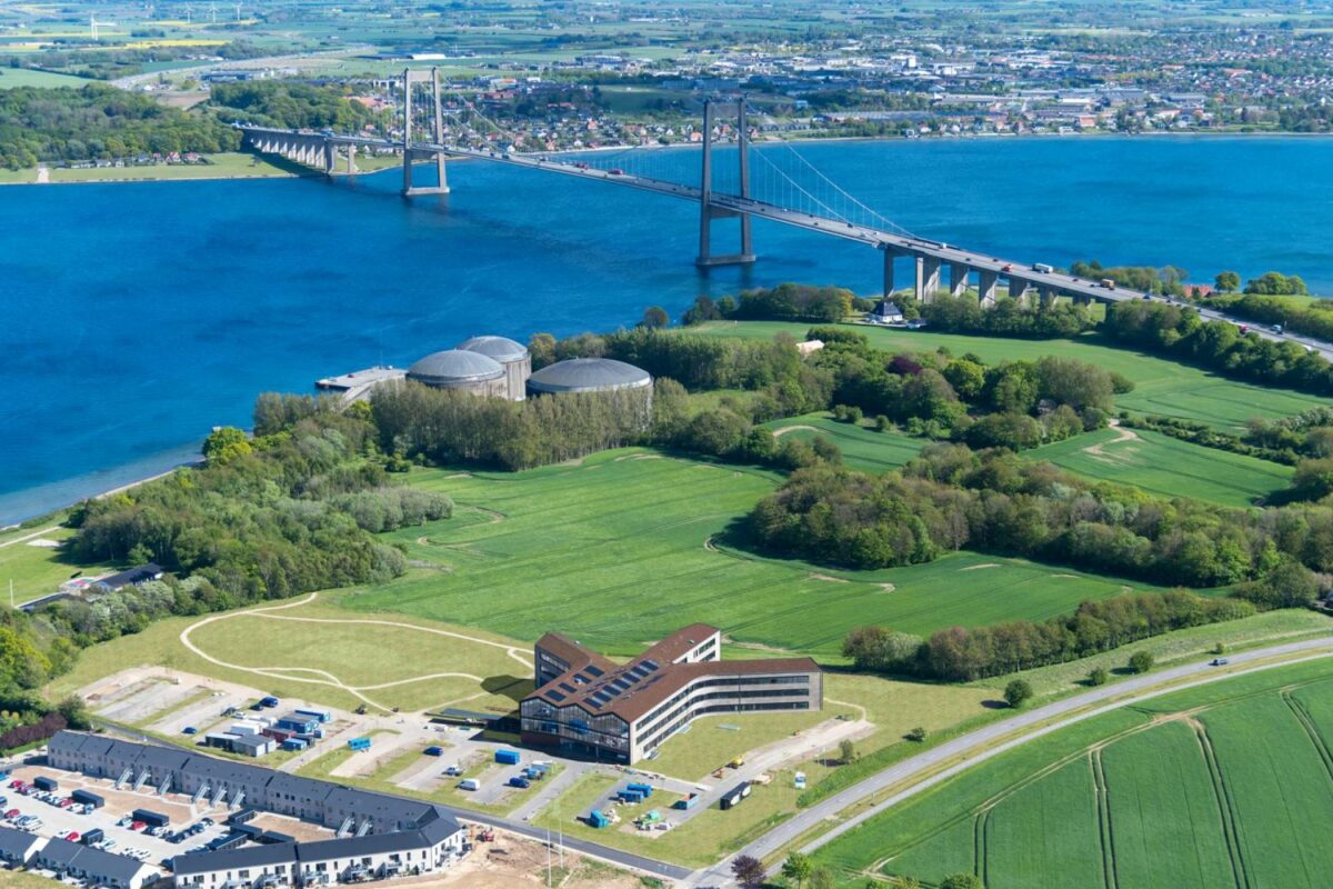 Det er ikke et helt almindeligt kontorbyggeri, som grossisterne hos DLG har fået bygget i Fredericia. Foto: PLH Arkitekter.