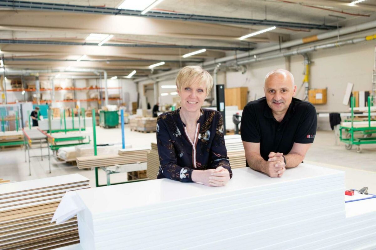 Direktør og partner Helle Frostholm Skærbech lægger sammen med manager og partner Arne Spicer Lindgren an til nye investeringer. Pressefoto.
