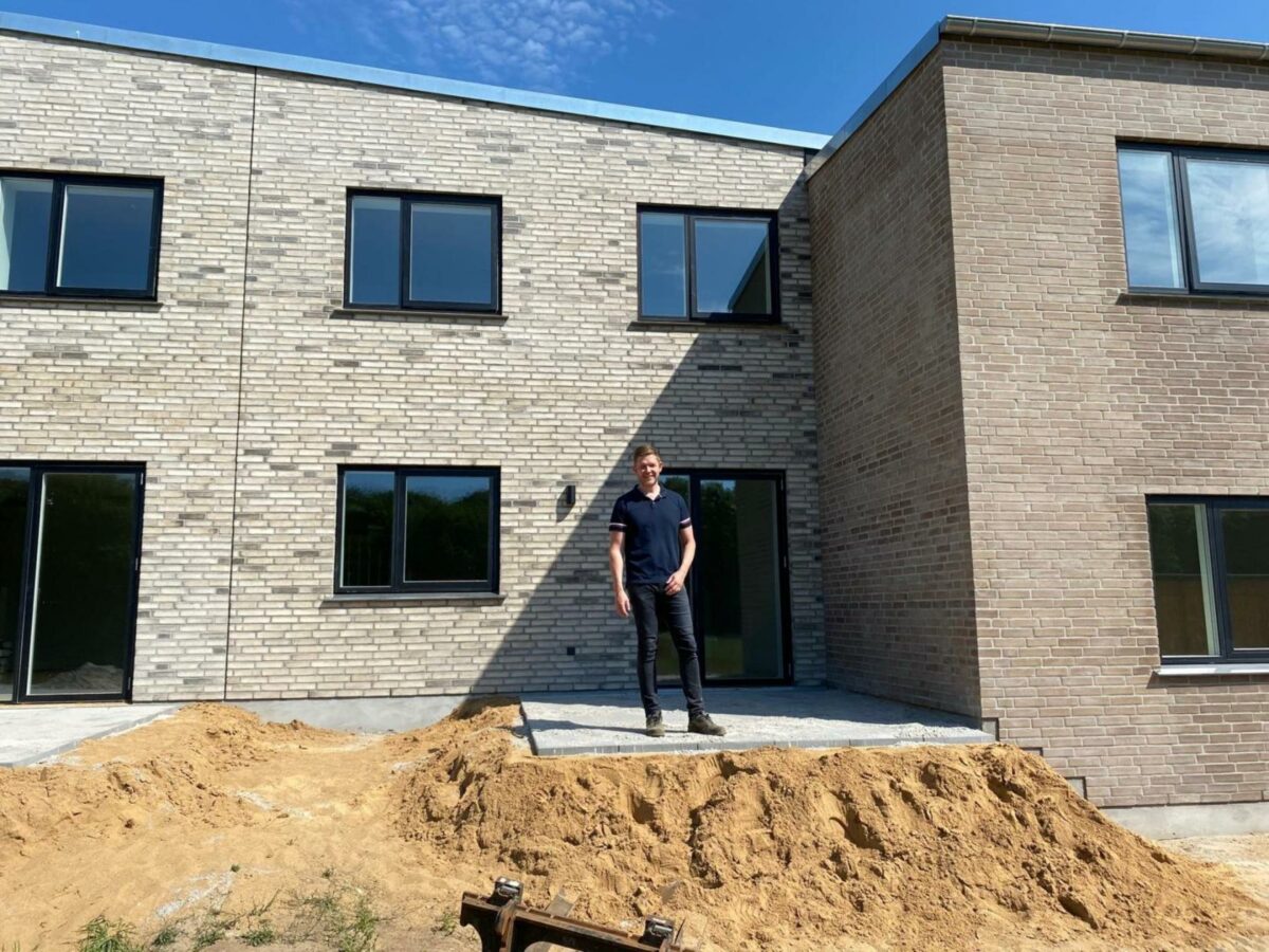 Hos Danhaus er direktør Johannnes Schmith snart klar til at overdrage nøglerne til de 30 nye huse på Brahesbakke i Horsens til Koncenton, som er den nye ejer af bebyggelsen. Foto: Danhaus.