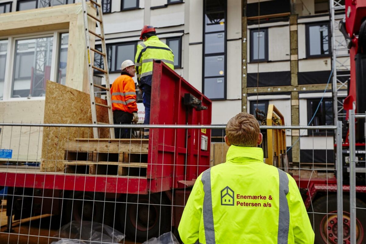 Der udskiftes MgO-plader i Langkærparken ved Aarhus. Pressefoto.