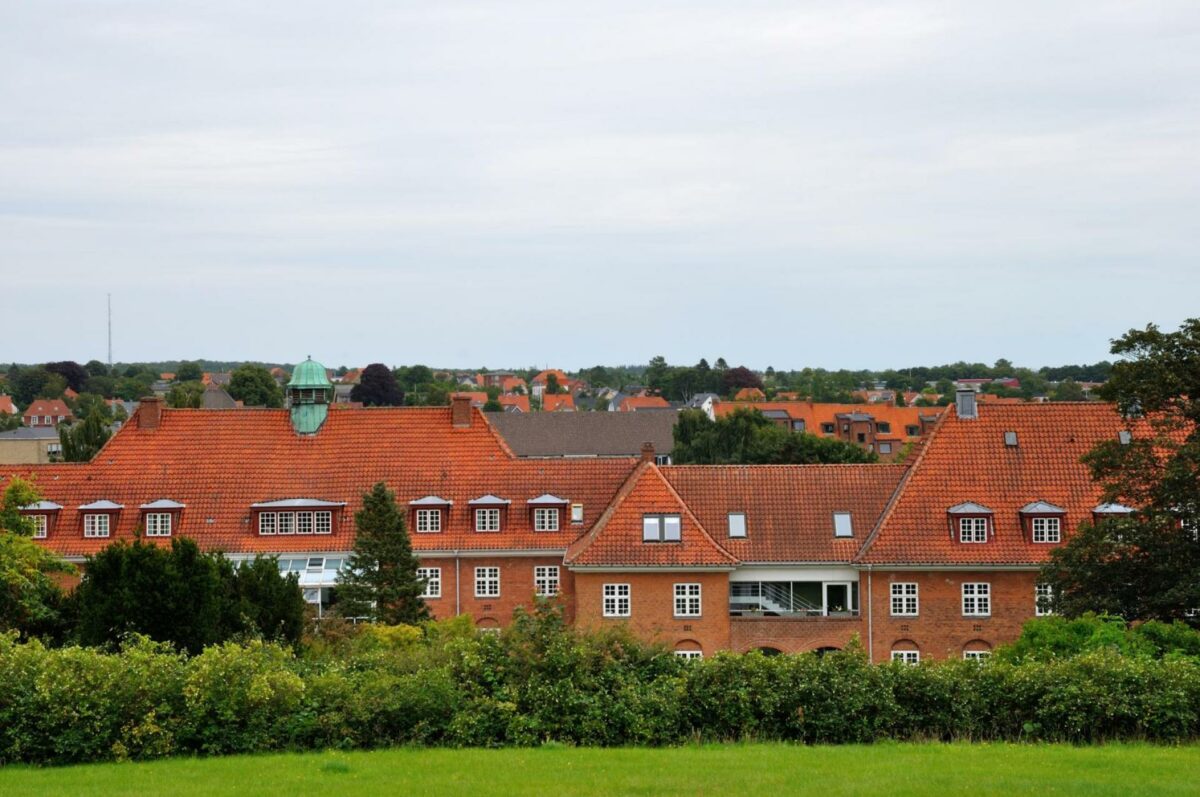 Der er stort behov for flere plejeboliger i Danmark de næste ti år, viser analyse fra Dansk Byggeri. Foto: Colourbox.