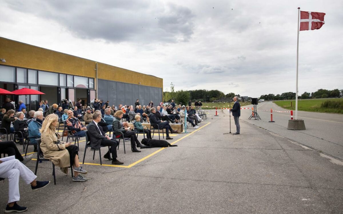 Ole Bondo Christensen, borgmester i Furesø Kommune, taler ved indvielsen af Sydlejren. Foto: Kontraframe.