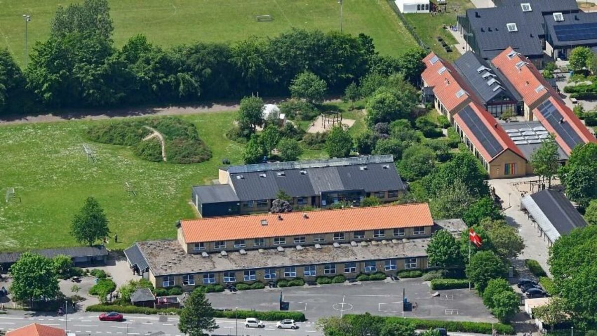 Funder-Kragelund Skolen, afdeling Funder, skal renoveres for foreløbigt 58 millioner kroner. Foto: Silkeborg Kommune.