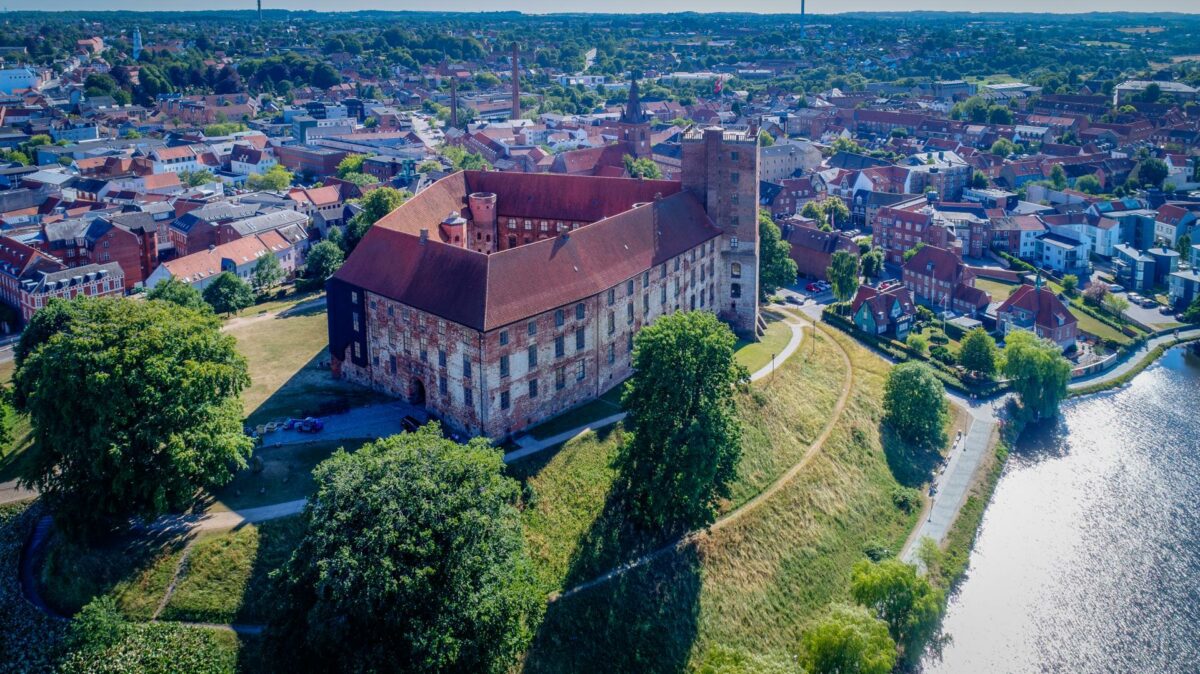 Der er mangel på plads til nye boliger i Kolding, mener byrådet, som snart er klar med en større lokalplansændring. Foto: Colourbox.