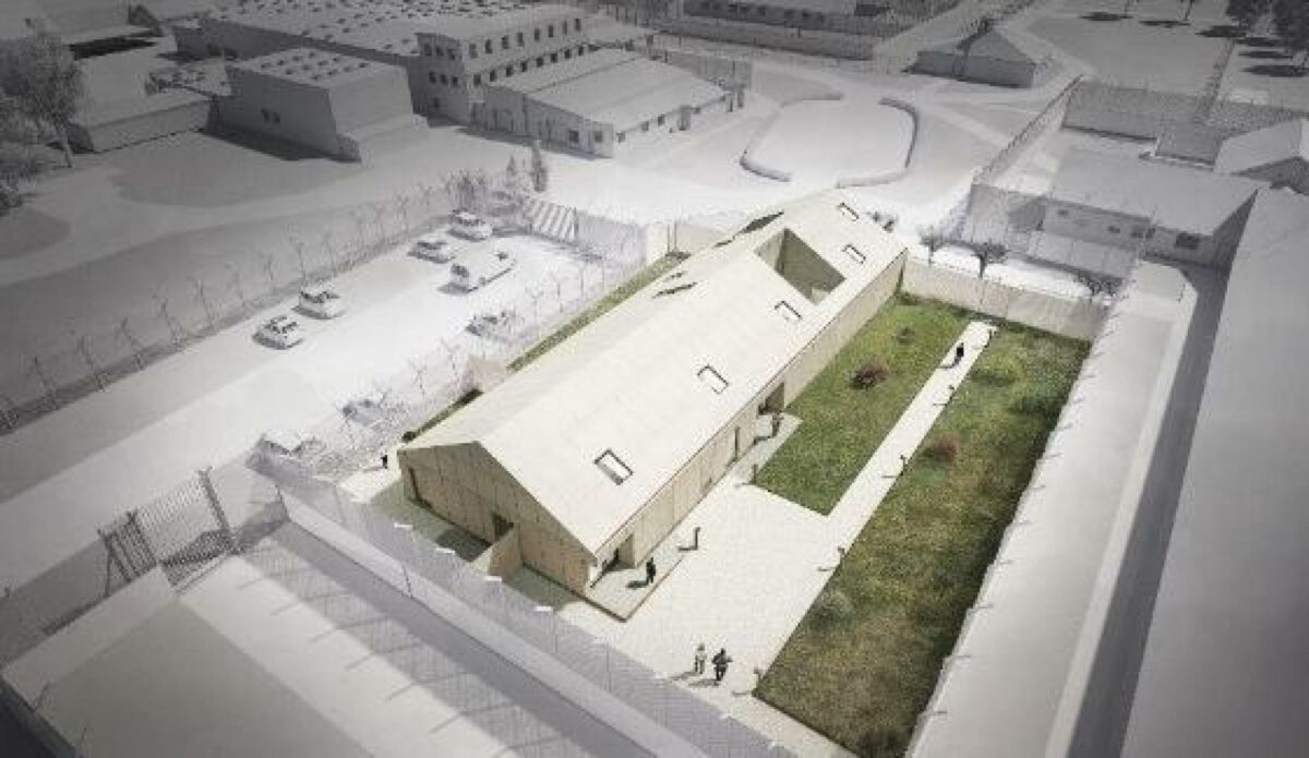 Jyderup Fængsels nye bygning, der skal huse en central indgang, hovedvagt og besøgsfaciliteter. Visualisering fra Kriminalforsorgens hjemmeside.