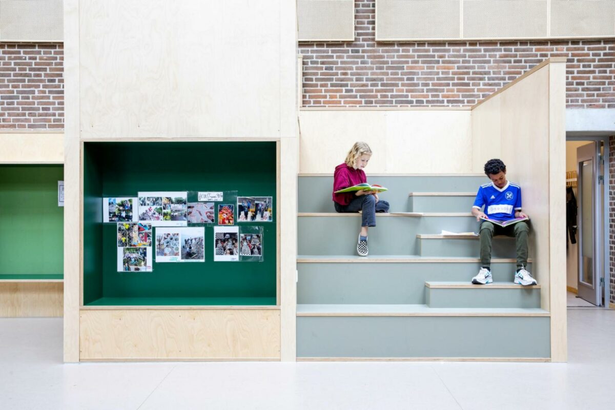 Eleverne på Peder Lykke Skolen på Amager har fået en gennemrenoveret skole. Og så går skolen fra tre til fire spor. Indvielse den 24. september. Foto: Esben Salling.