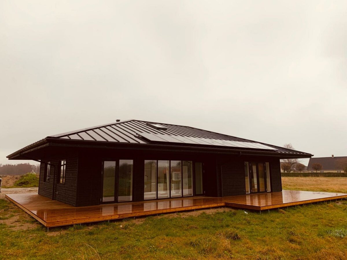Bygget i træ, men certificeret til platin. Villa Grenaa er et nybrud i dansk boligbyggeri. Pressefoto.