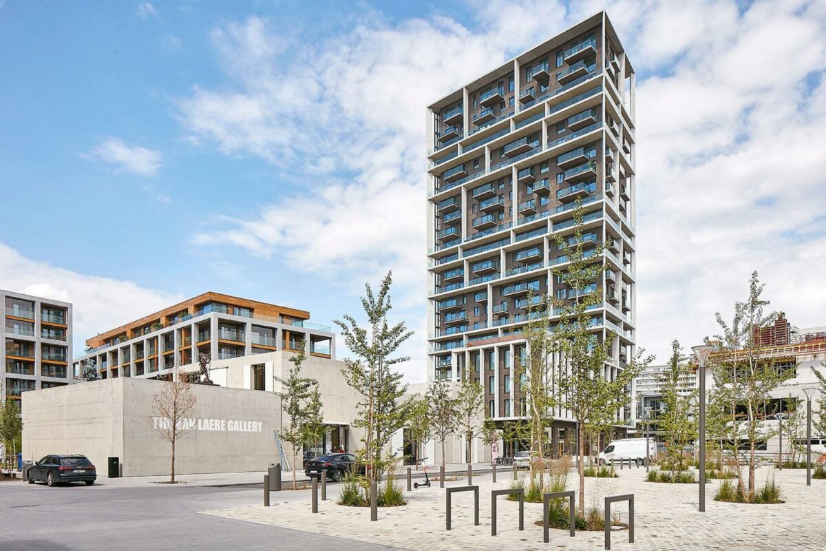 Den 80 meter og 24 etager høje bygning er C.F. Møller Architects første projekt i Belgien.