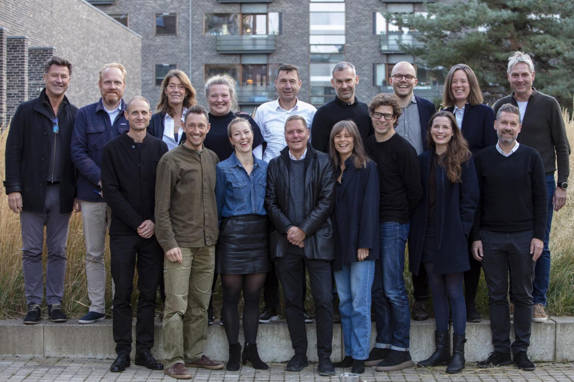 Alle 17 partnere: (forrest fra venstre:) Michael Kvist Madsen, Benjamin Ter-Borch, Pil Høyer Thielst, Henrik Schmidt, Malene Hjortsø Kyndesen, Robert Janson, Signe Baadsgaard, Erik Frandsen, (bagerst fra venstre ) Peter Thorsen, Nicolai Richter-Friis, Lene Tranberg, Trine Troelsen, Thomas Rahbæk Madsen, Martin Rønne-Nielsen, Mikkel Kjærgård Christiansen, Trine Hedeager Harboe, Filip Heiberg.