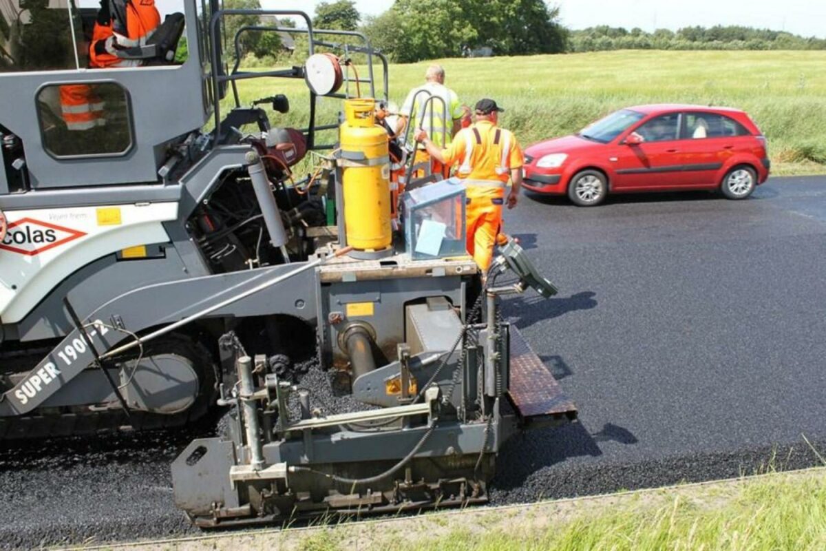 Ordentlige veje er med til at skabe tillokkende rammer for nytilflyttere. Foto: Asfaltindustrien.