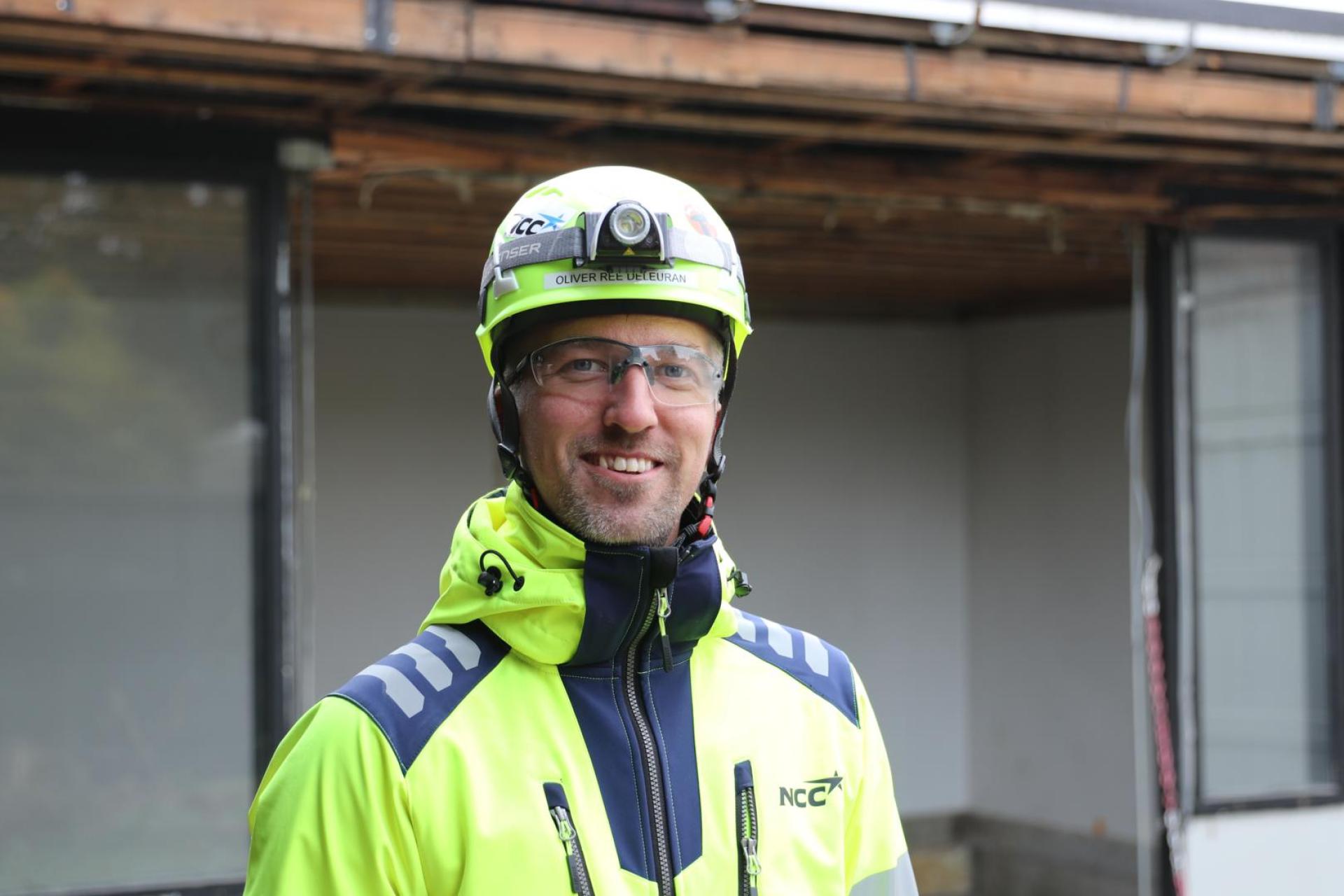 Det er en kompleks renoveringssag, fortæller produktionsleder Oliver Ree Deleuran fra hovedentreprenøren NCC. Foto: Torben Jastram. 