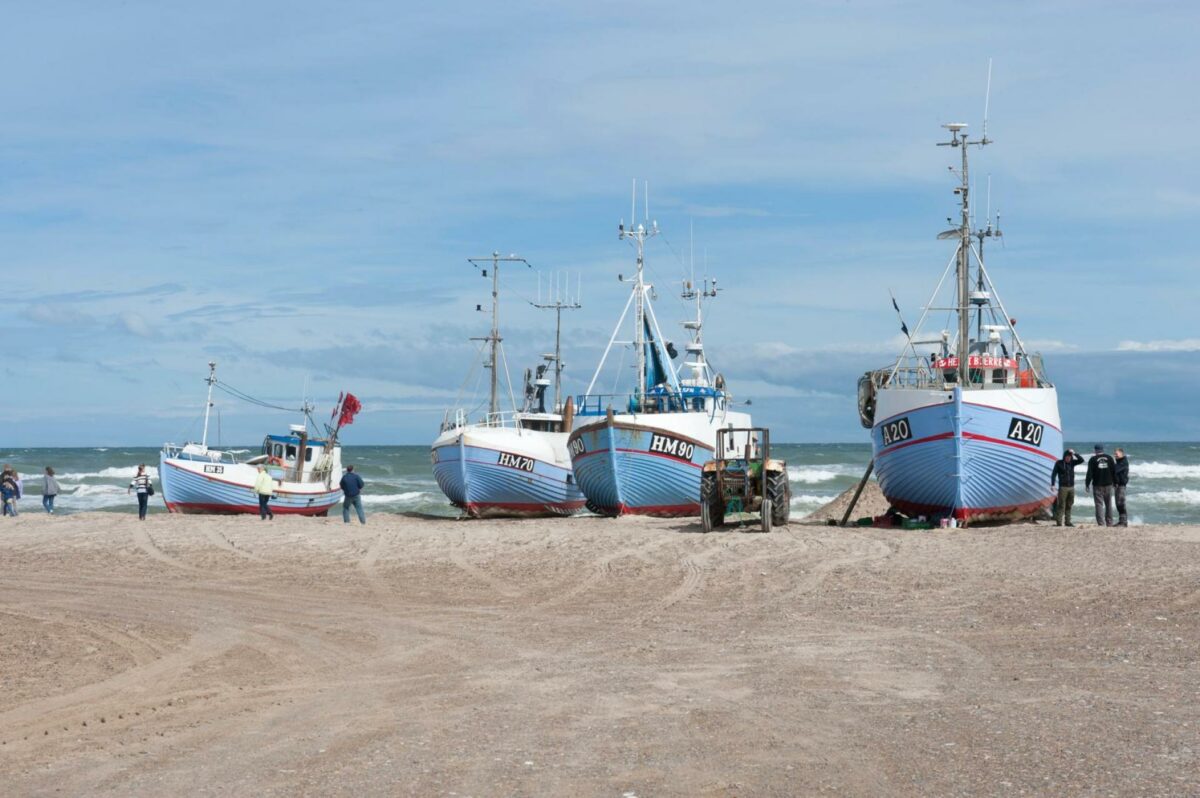 Fiskepakhus og landingsanlæg ved Thorupstrand i Nordvestjylland. Pressefoto: Claus Bjørn Larsen.
