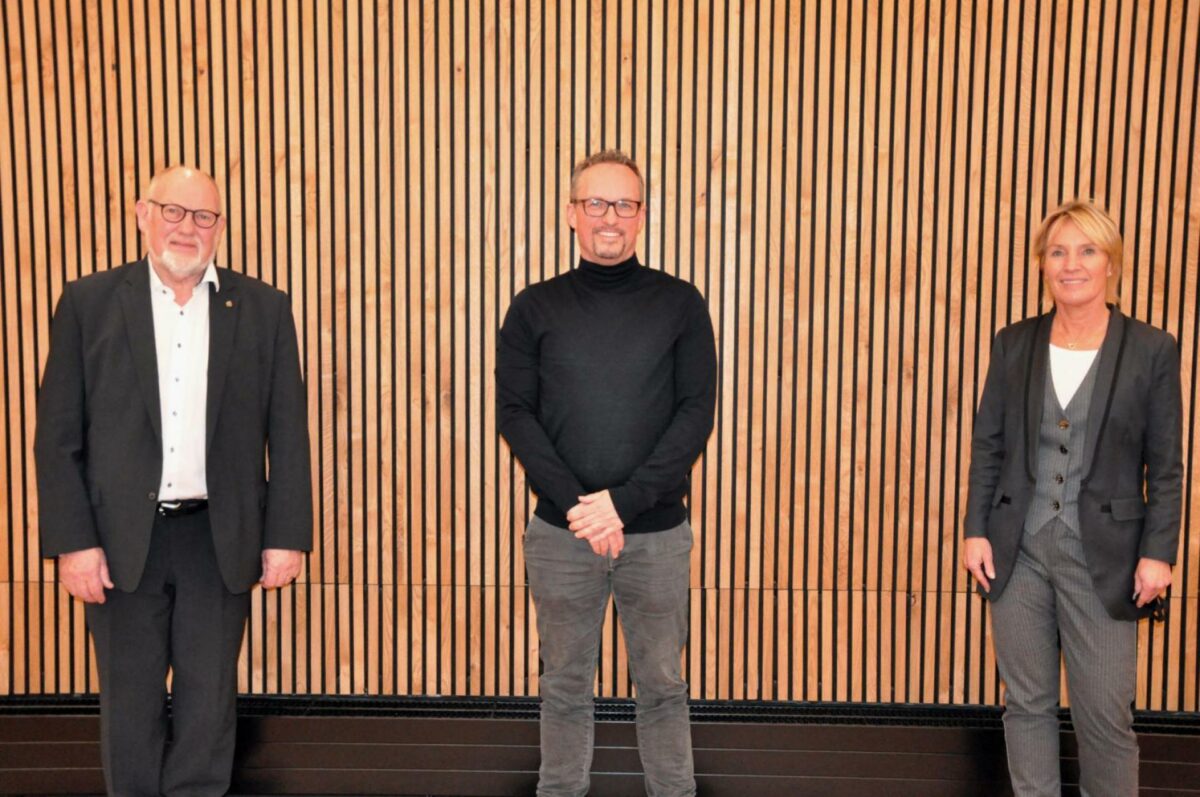 Her ses fra venstre Kurt Adamsen, Martin Manthorpe, Lene Espersen fra den nye bestyrelse. Pressefoto.