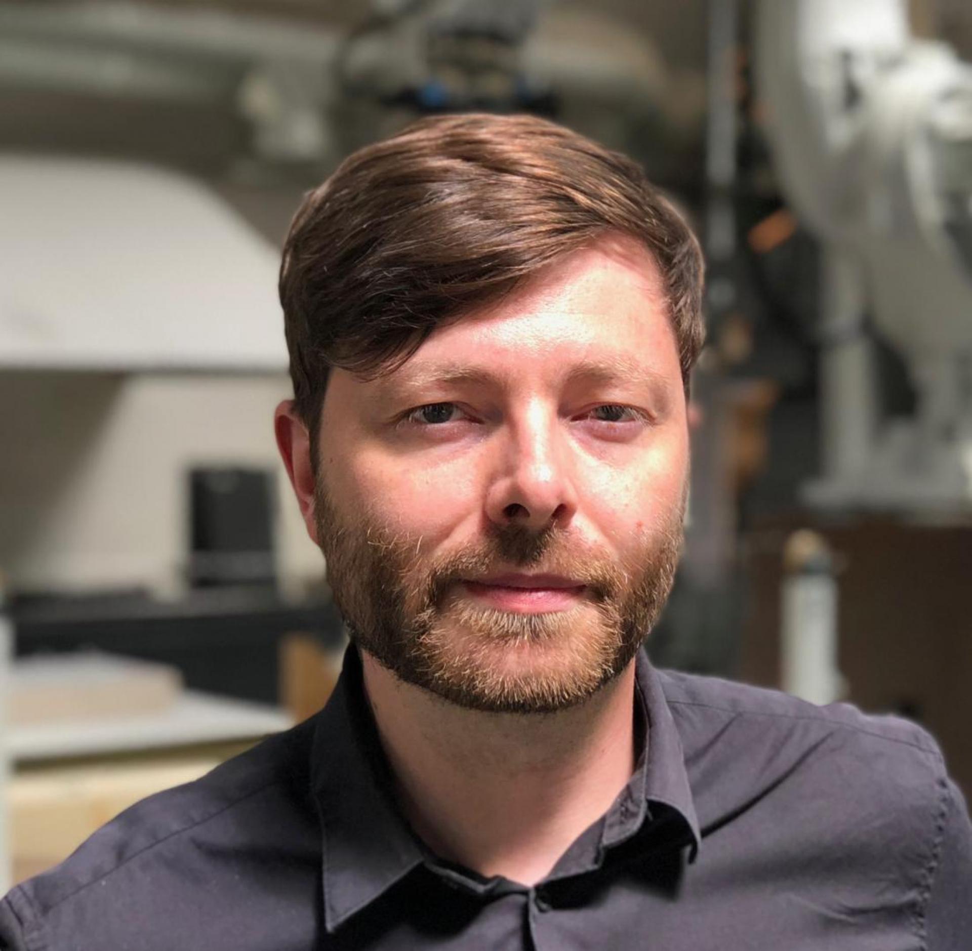 Asbjørn Søndergaard, Teknisk Direktør i Odico, ser gode muligheder for at gøre formstøberi af baton mere bæredygtigt. Pressefoto.