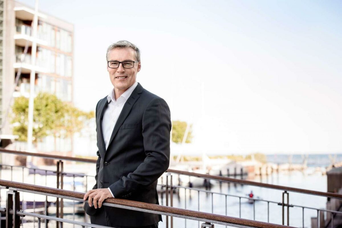PKA's administrerende direktør Jon Johnsen ser en grøn fremtid i Holbæk, hvor nye boliger og afkast til pensionskunder kan gå op i en højere enhed. Pressefoto.